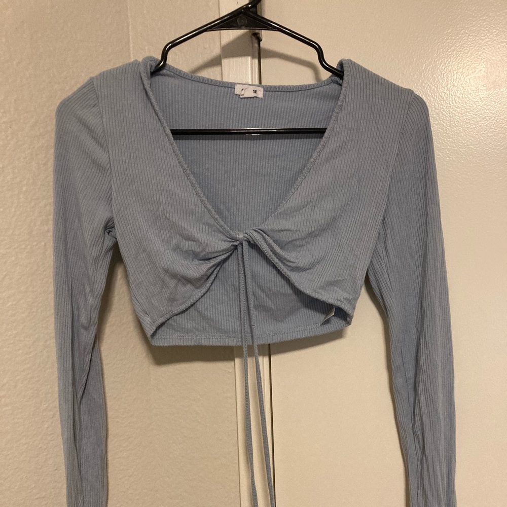 garage light blue crop top
